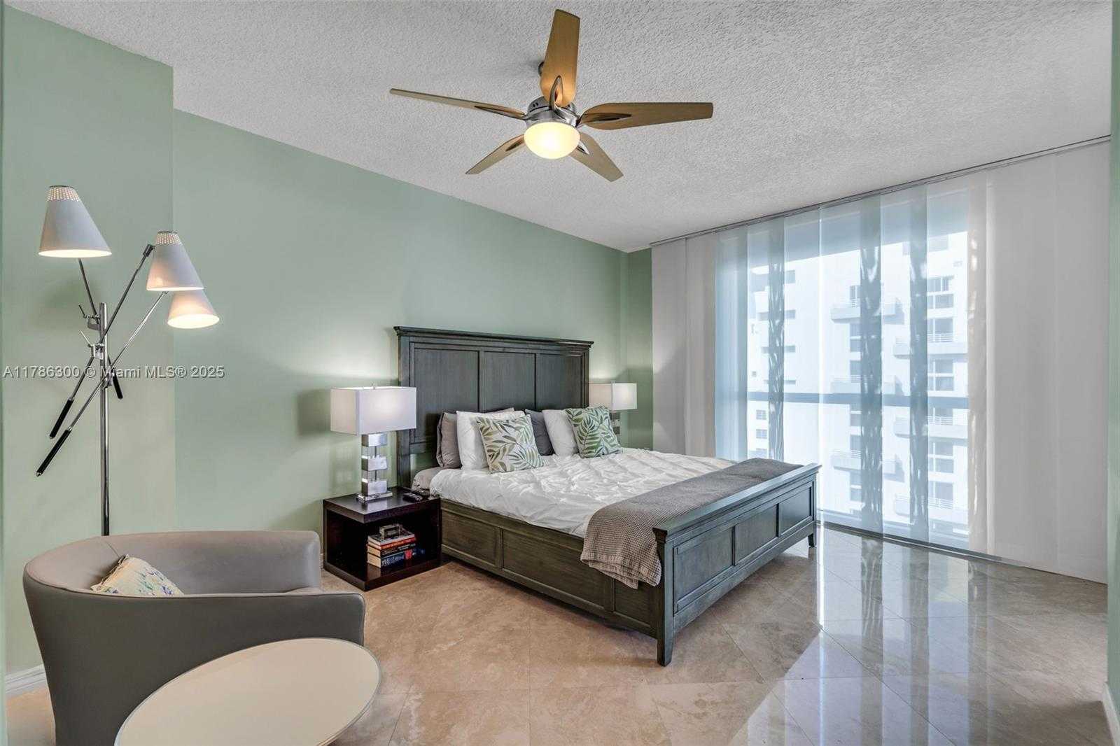 Small Image of 1500 OCEAN DR #PH-05, Miami Beach Number 13