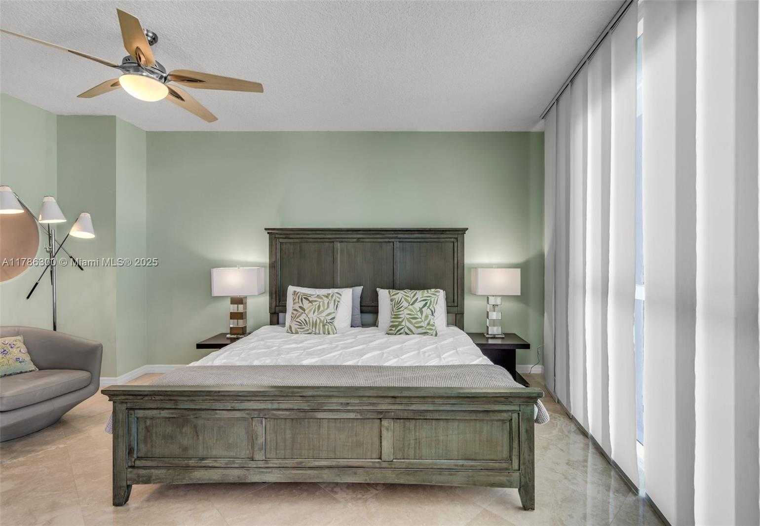 Small Image of 1500 OCEAN DR #PH-05, Miami Beach Number 15