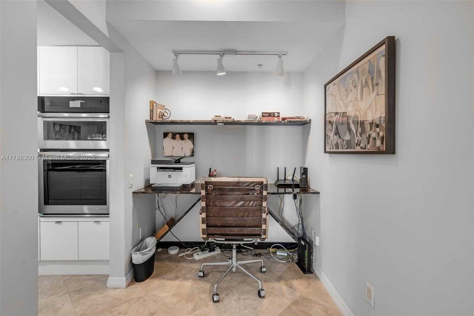 Small Image of 1500 OCEAN DR #PH-05, Miami Beach Number 9