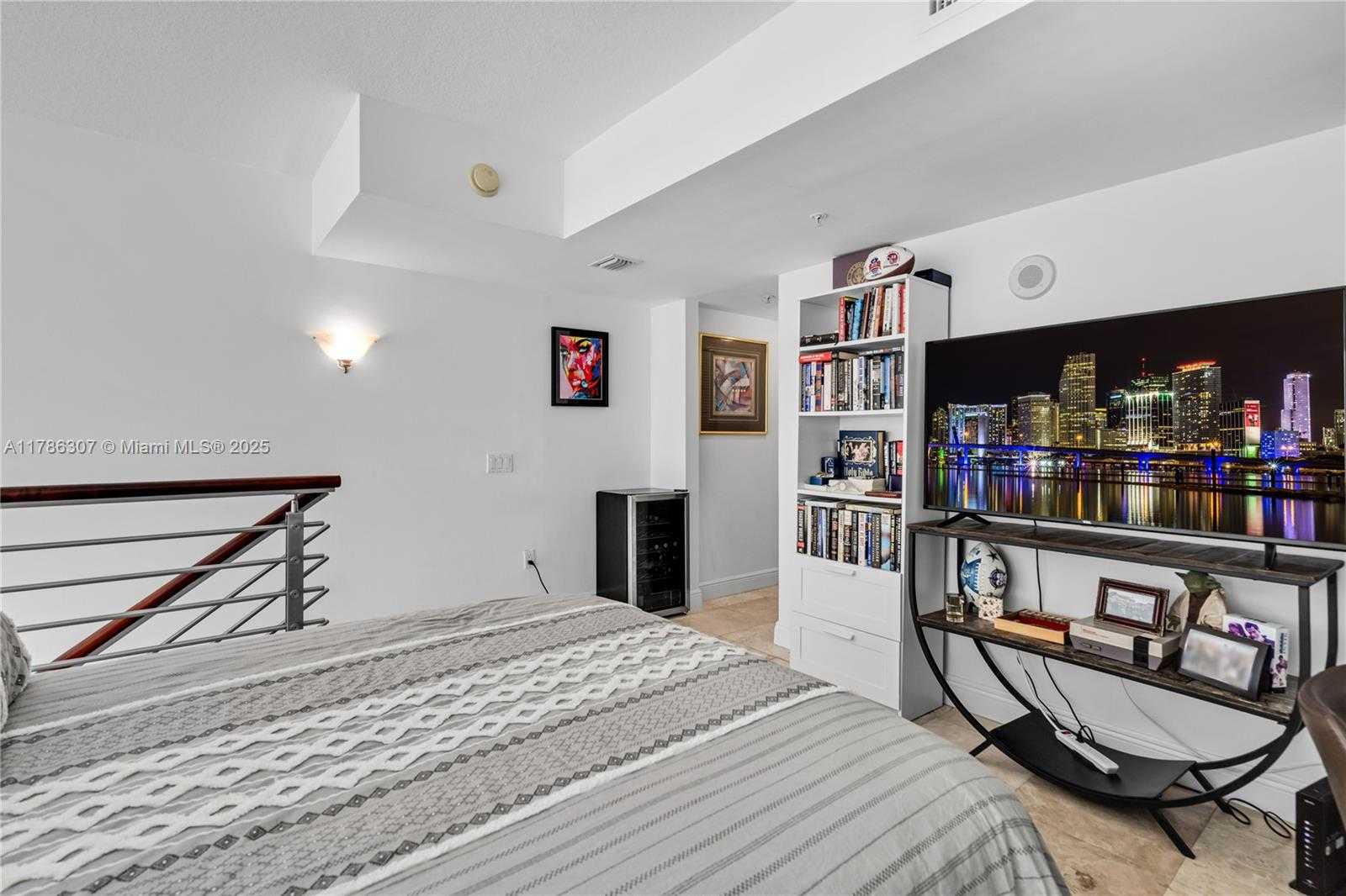 Small Image of 41 SOUTH EAST 5TH ST #1214, Miami Number 11