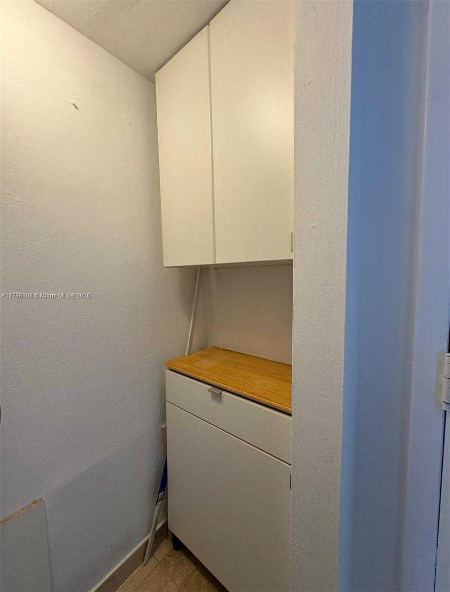 Small Image of 770 NORTH EAST CLAUGHTON ISLAND DR #1103, Miami Number 19