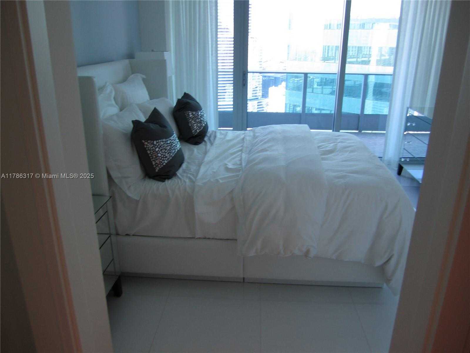 Small Image of 200 BISCAYNE BOULEVARD WAY #3809, Miami Number 10