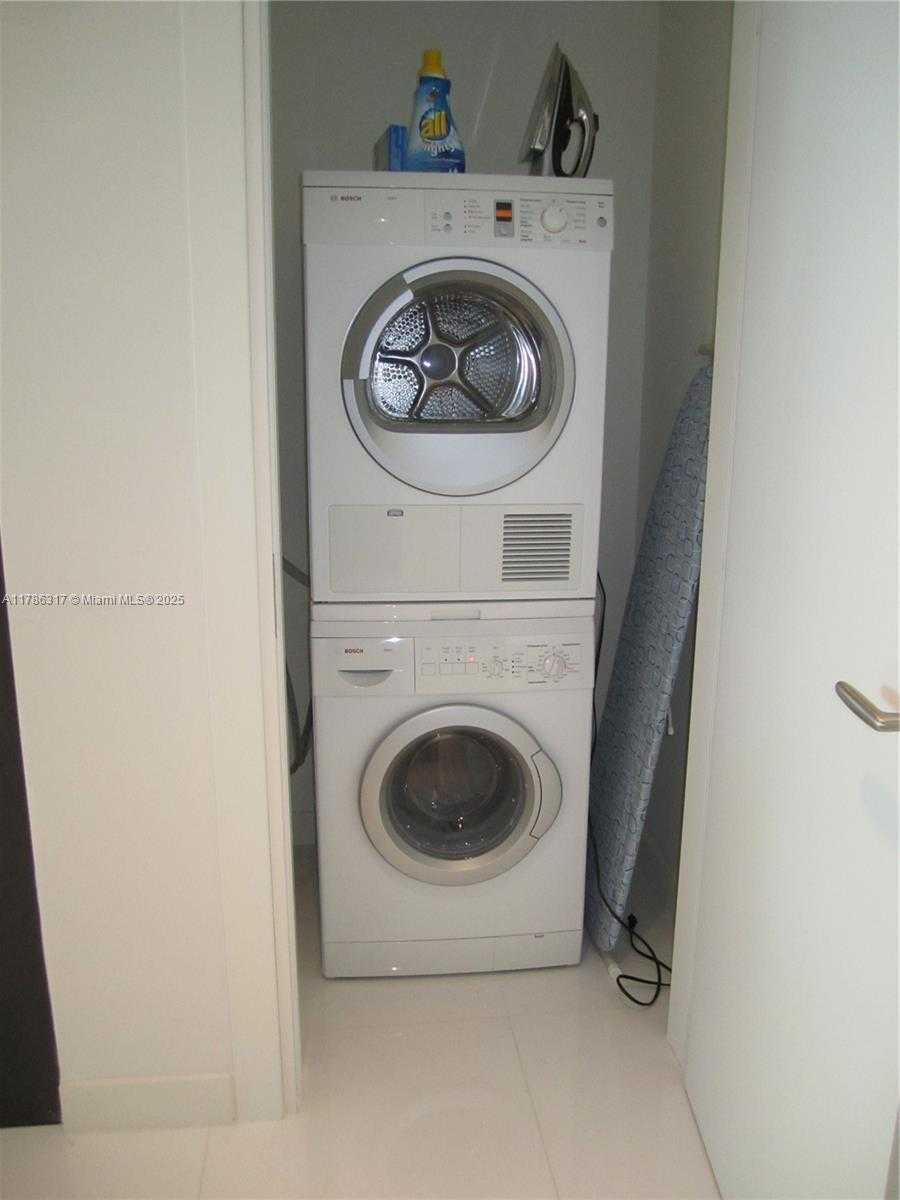 Small Image of 200 BISCAYNE BOULEVARD WAY #3809, Miami Number 14