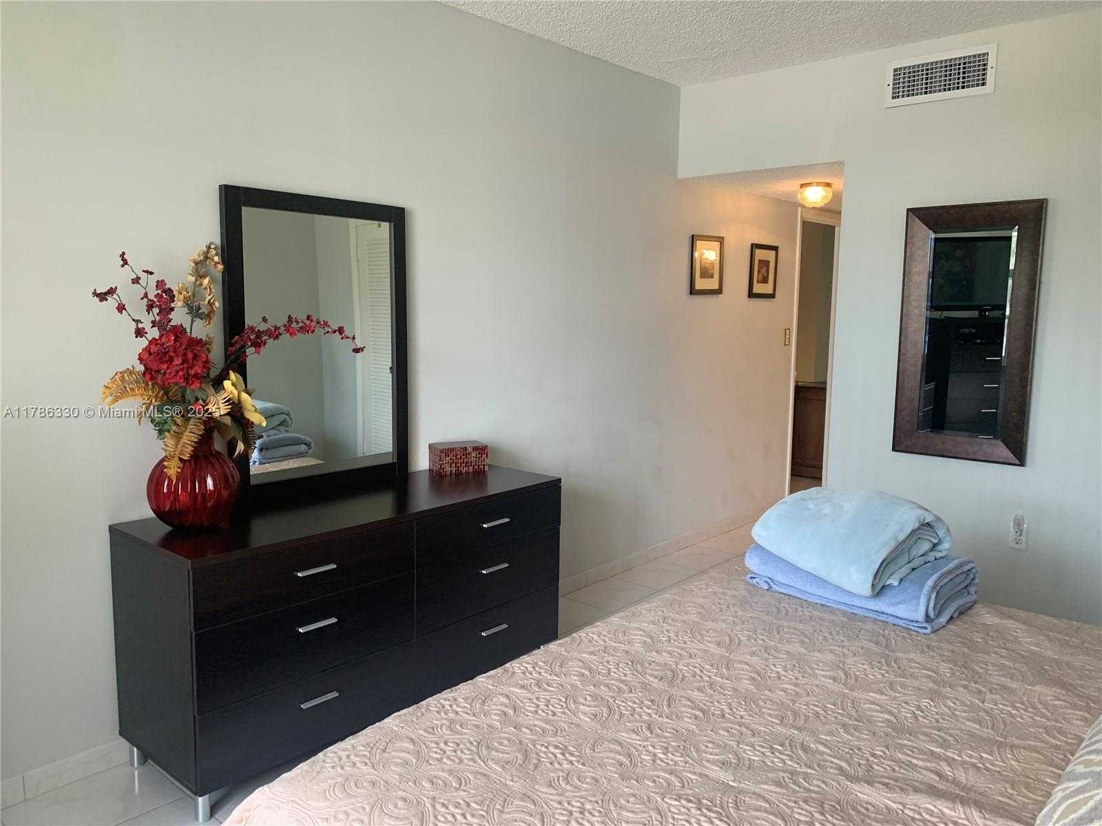 Small Image of 1985 SOUTH OCEAN DR #MZM, Hallandale Beach Number 13