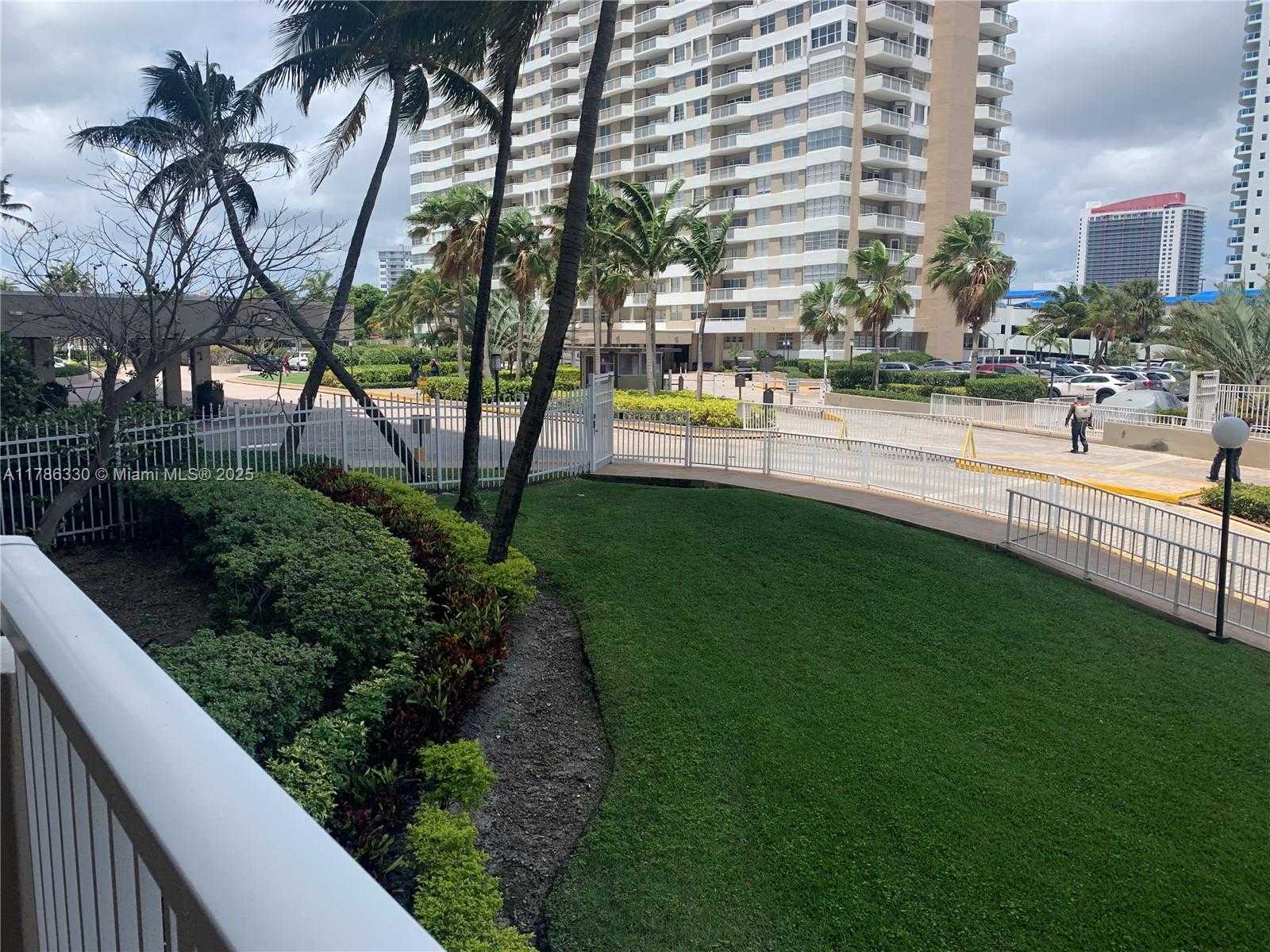 Small Image of 1985 SOUTH OCEAN DR #MZM, Hallandale Beach Number 16