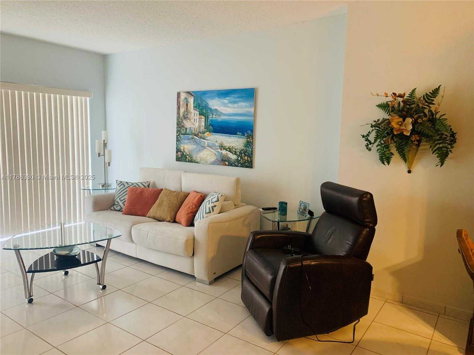 Small Image of 1985 SOUTH OCEAN DR #MZM, Hallandale Beach Number 3