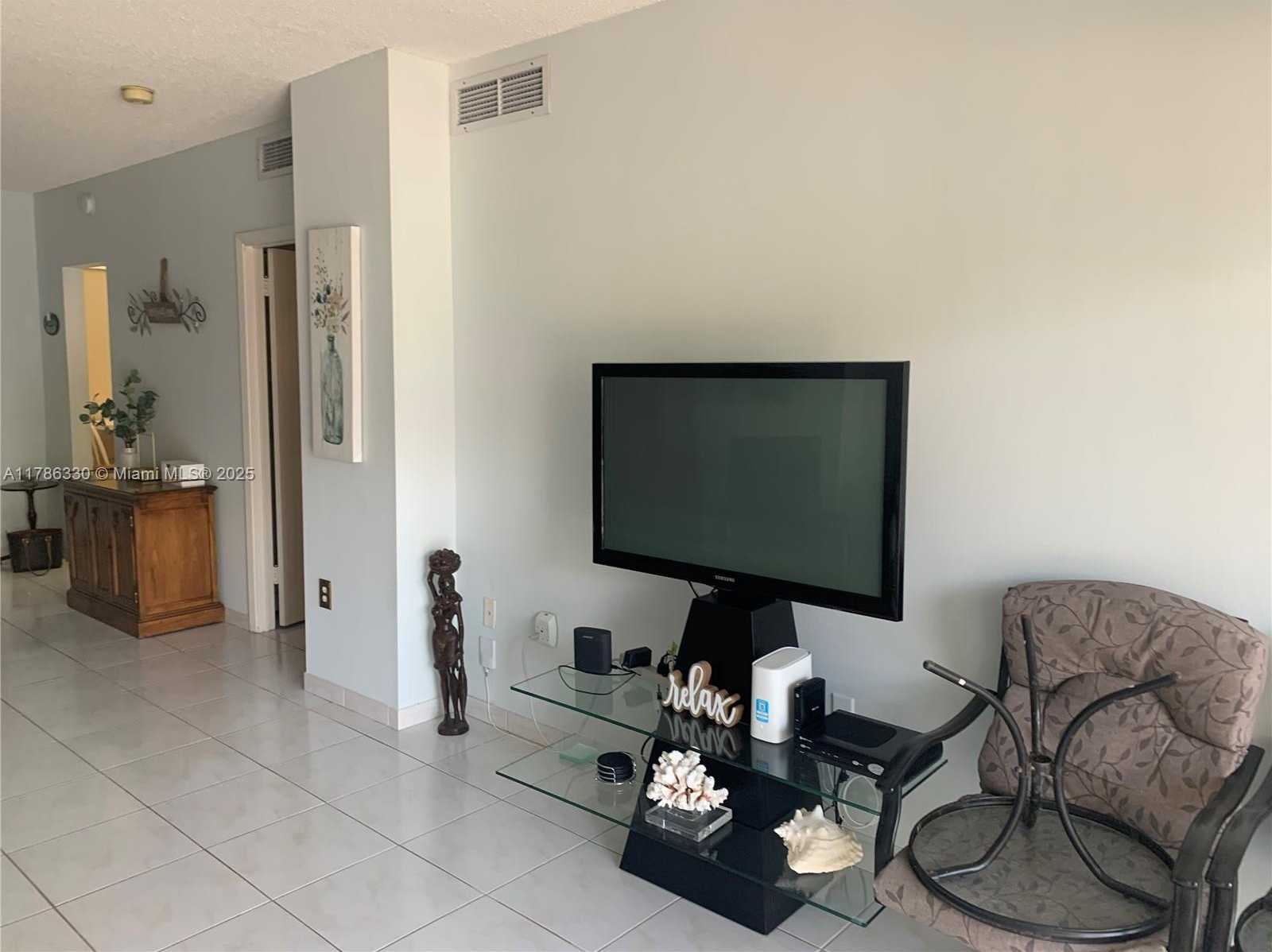 Small Image of 1985 SOUTH OCEAN DR #MZM, Hallandale Beach Number 4