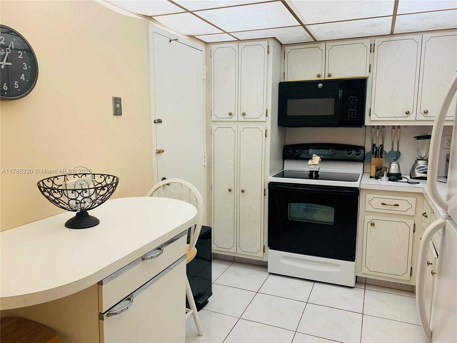 Small Image of 1985 SOUTH OCEAN DR #MZM, Hallandale Beach Number 7
