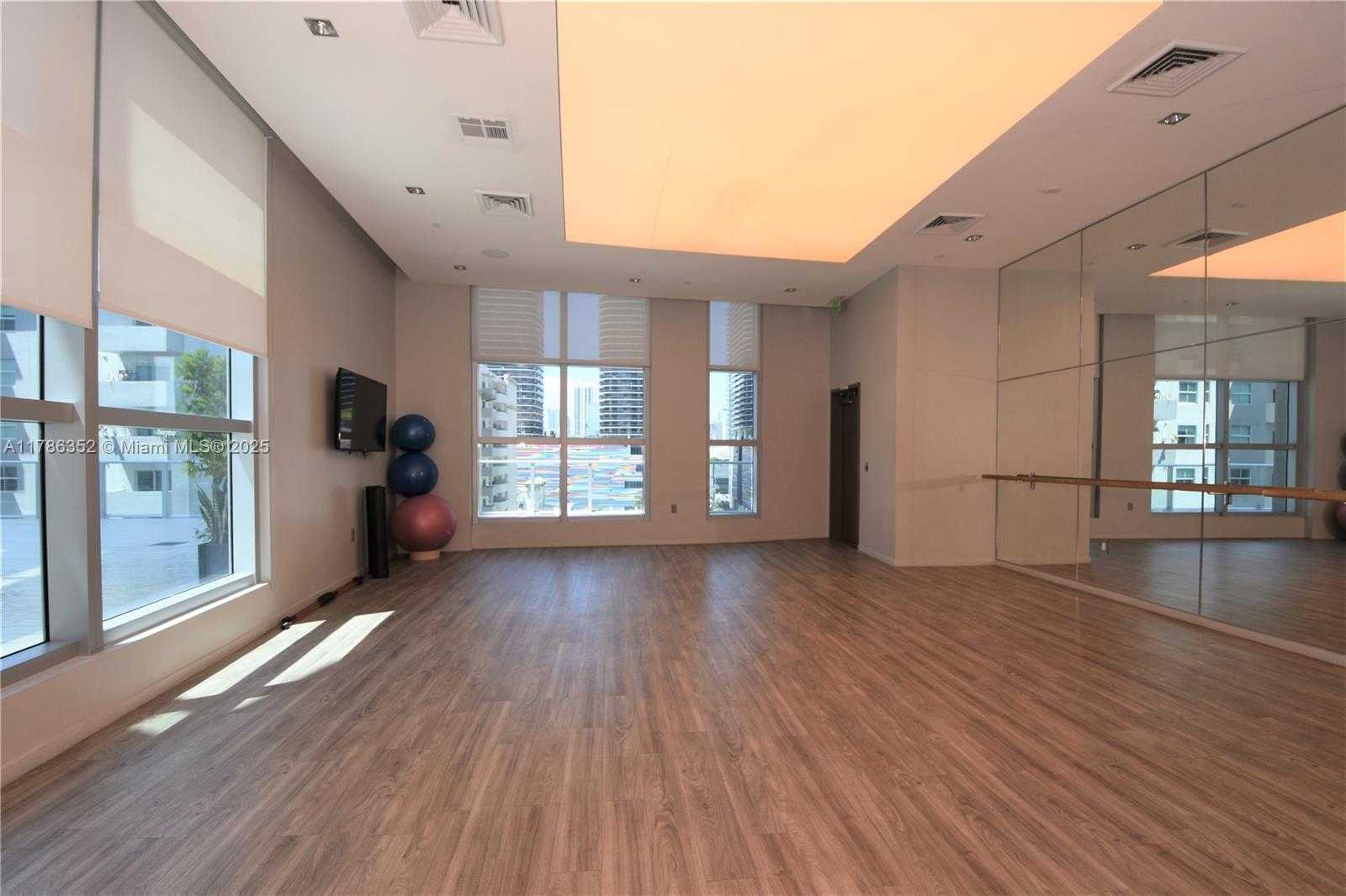 Small Image of 1100 SOUTH MIAMI AVE #2207, Miami Number 21