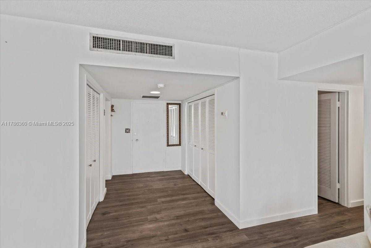 Small Image of 900 BAY DR #222, Miami Beach Number 11