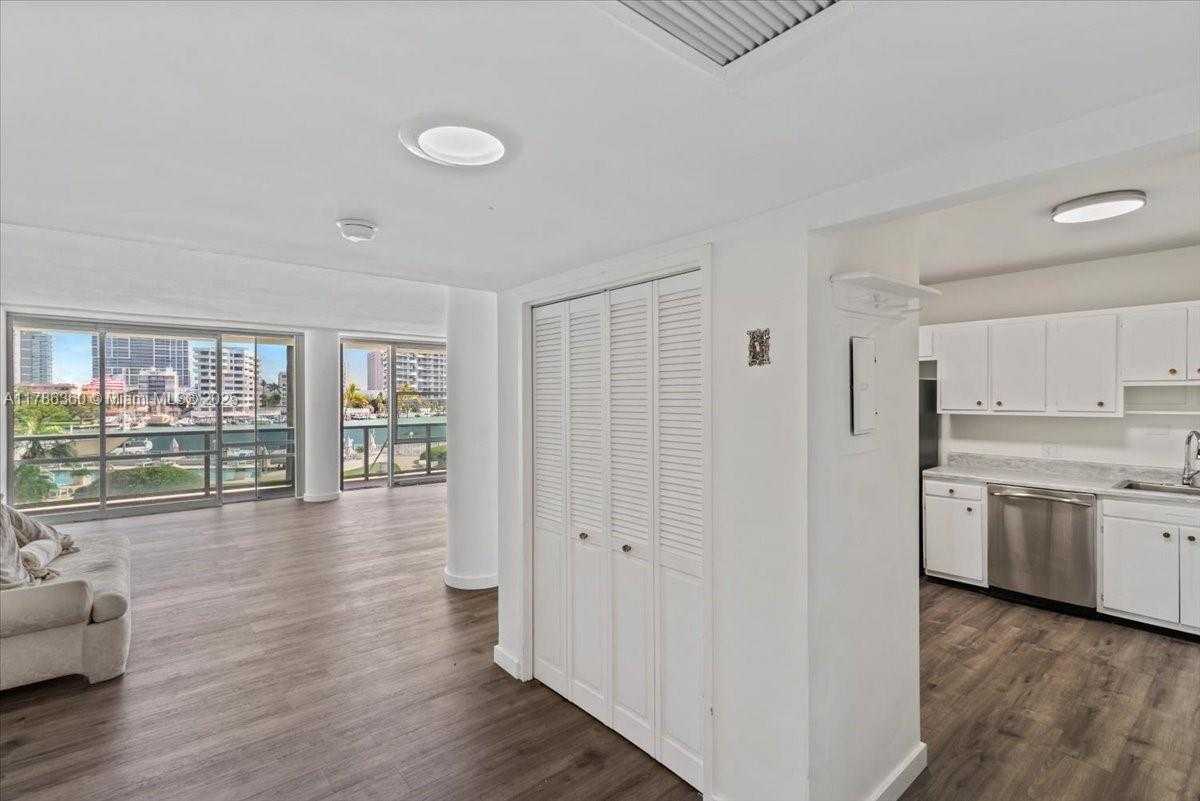 Small Image of 900 BAY DR #222, Miami Beach Number 4