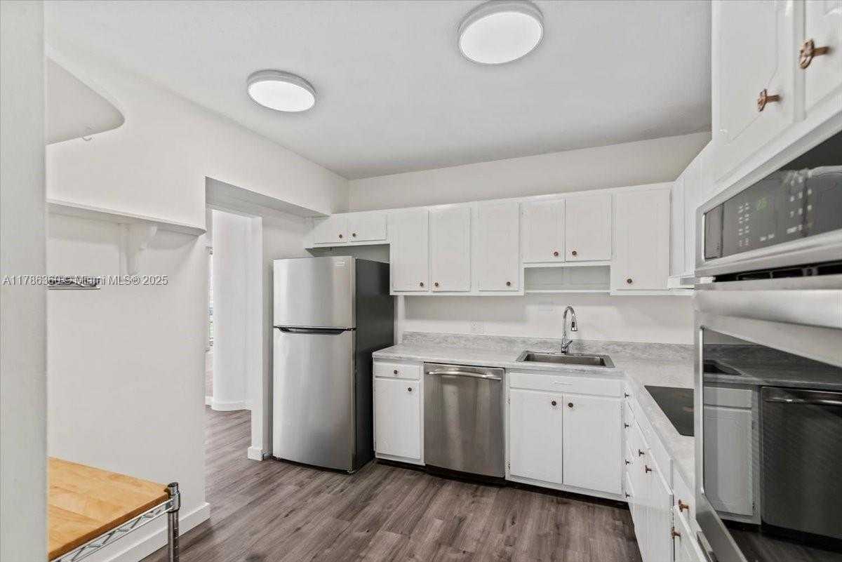 Small Image of 900 BAY DR #222, Miami Beach Number 6