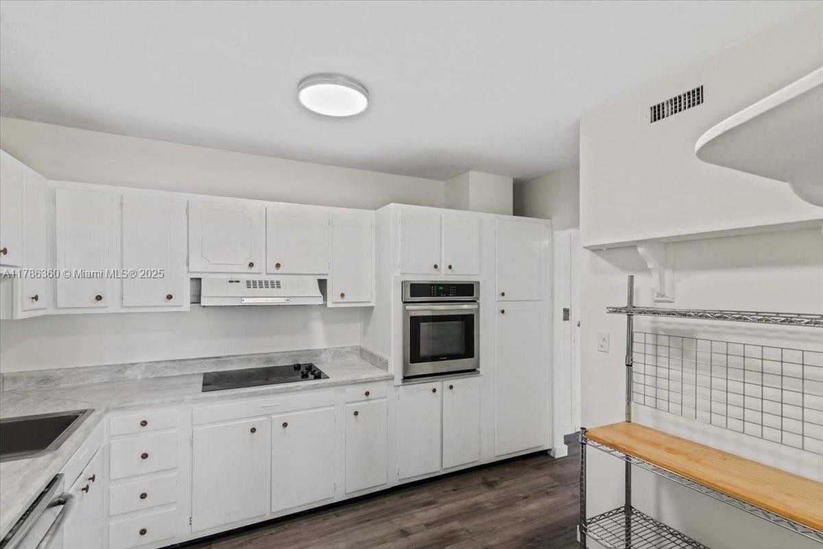 Small Image of 900 BAY DR #222, Miami Beach Number 8