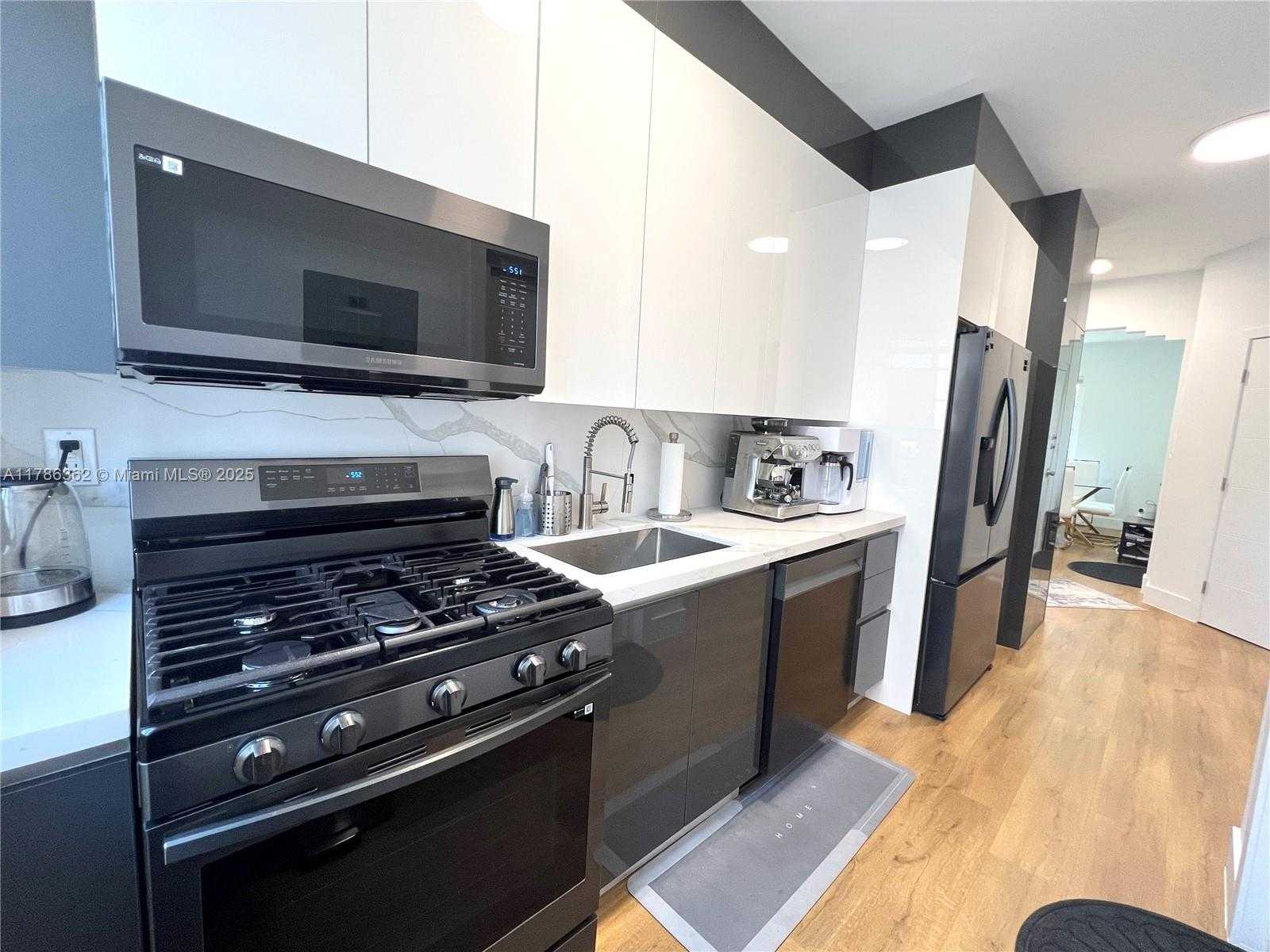 Small Image of 1136 PENNSYLVANIA AVE #12, Miami Beach Number 11