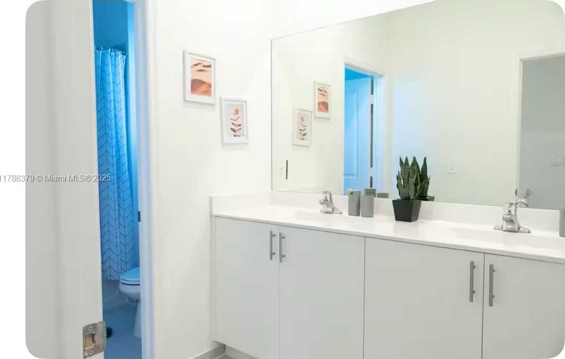 Small Image of 13623 SOUTH WEST 184TH TER, Miami Number 13
