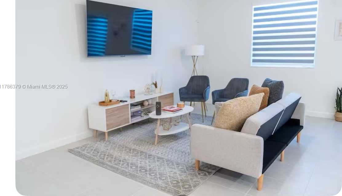 Small Image of 13623 SOUTH WEST 184TH TER, Miami Number 2