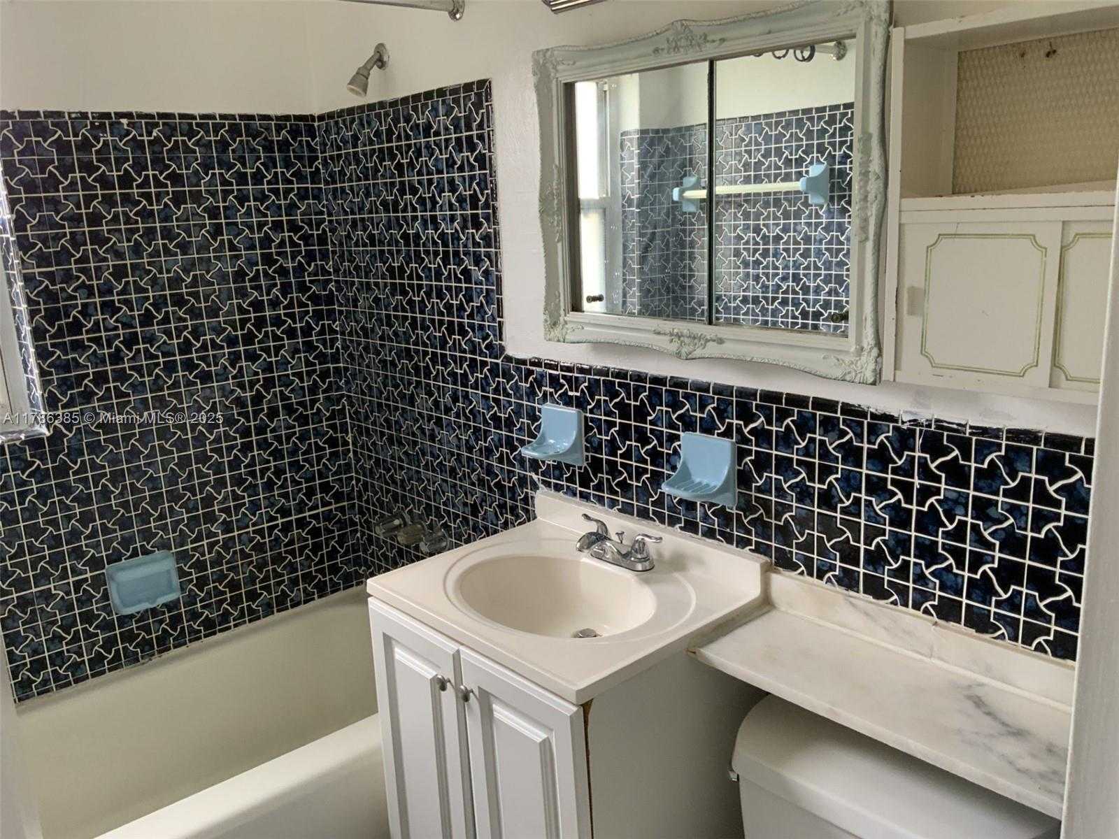 Small Image of 16300 NORTH WEST 19TH CT #16300, Miami Gardens Number 9