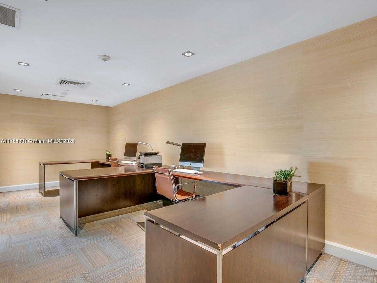 Small Image of 950 BRICKELL BAY #703, Miami Number 18
