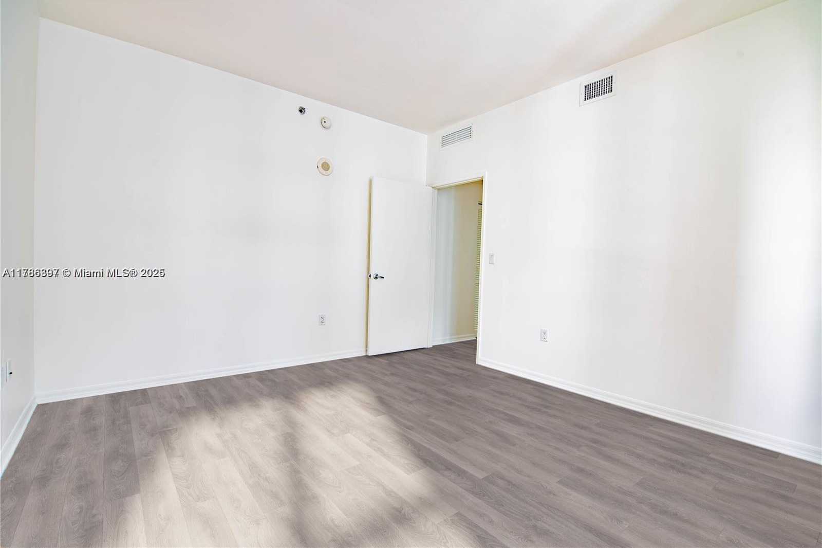 Small Image of 950 BRICKELL BAY #703, Miami Number 5