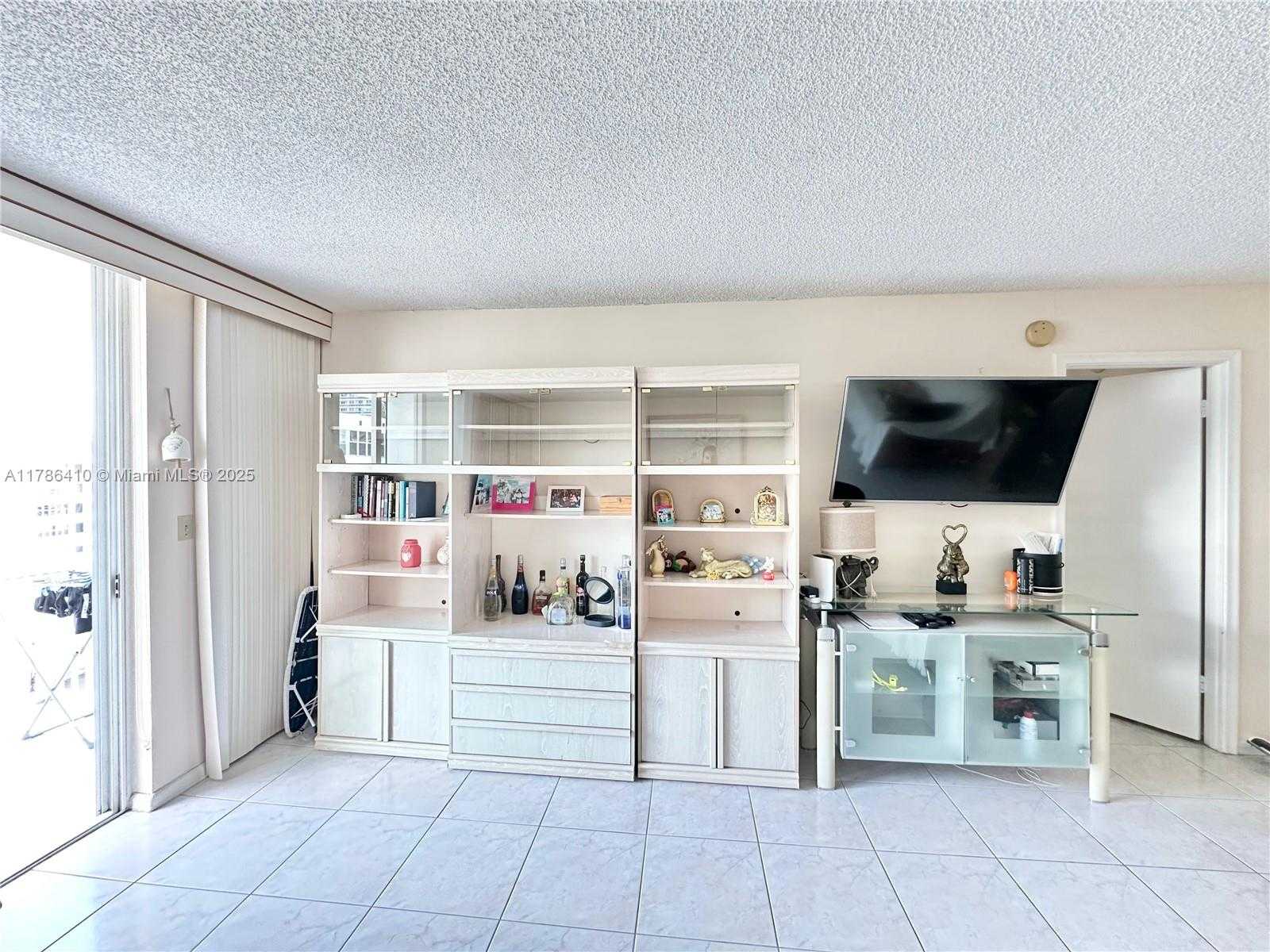 Small Image of 1801 SOUTH OCEAN #1042, Hallandale Beach Number 13
