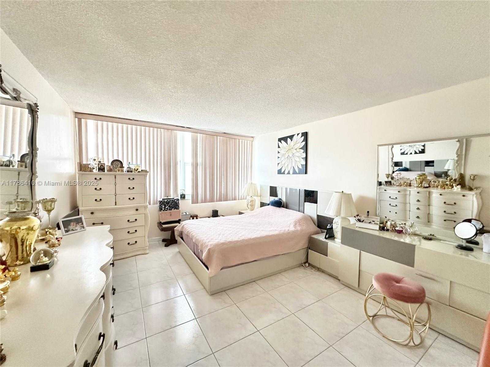 Small Image of 1801 SOUTH OCEAN #1042, Hallandale Beach Number 16
