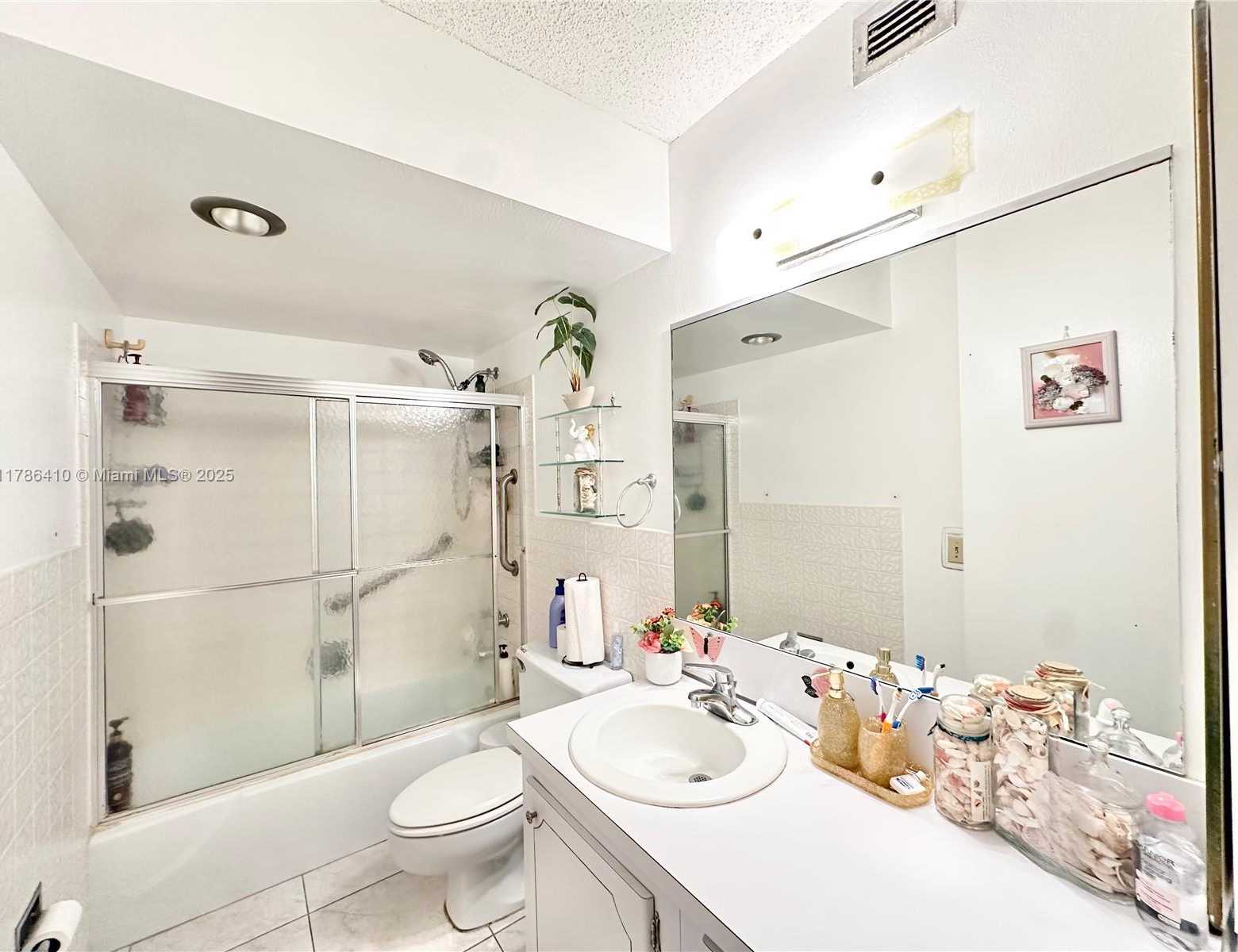 Small Image of 1801 SOUTH OCEAN #1042, Hallandale Beach Number 17