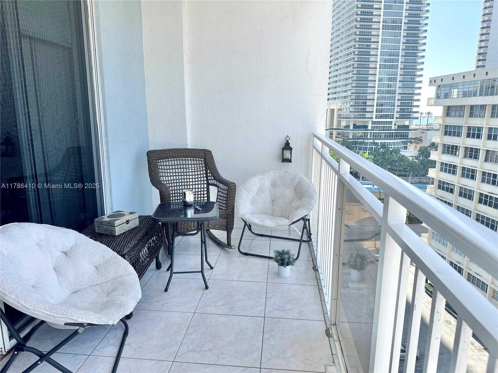 Small Image of 1801 SOUTH OCEAN #1042, Hallandale Beach Number 3