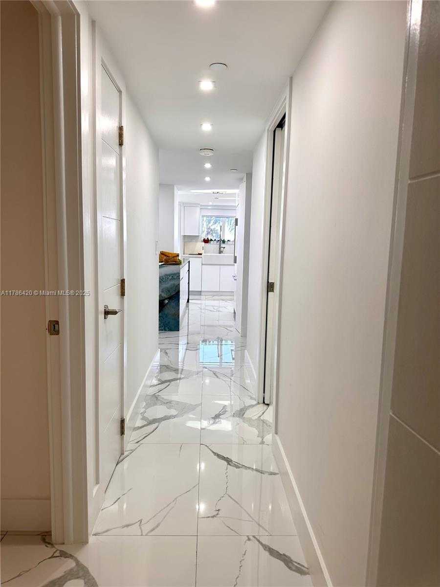 Small Image of 2457 COLLINS AVE #408, Miami Beach Number 3