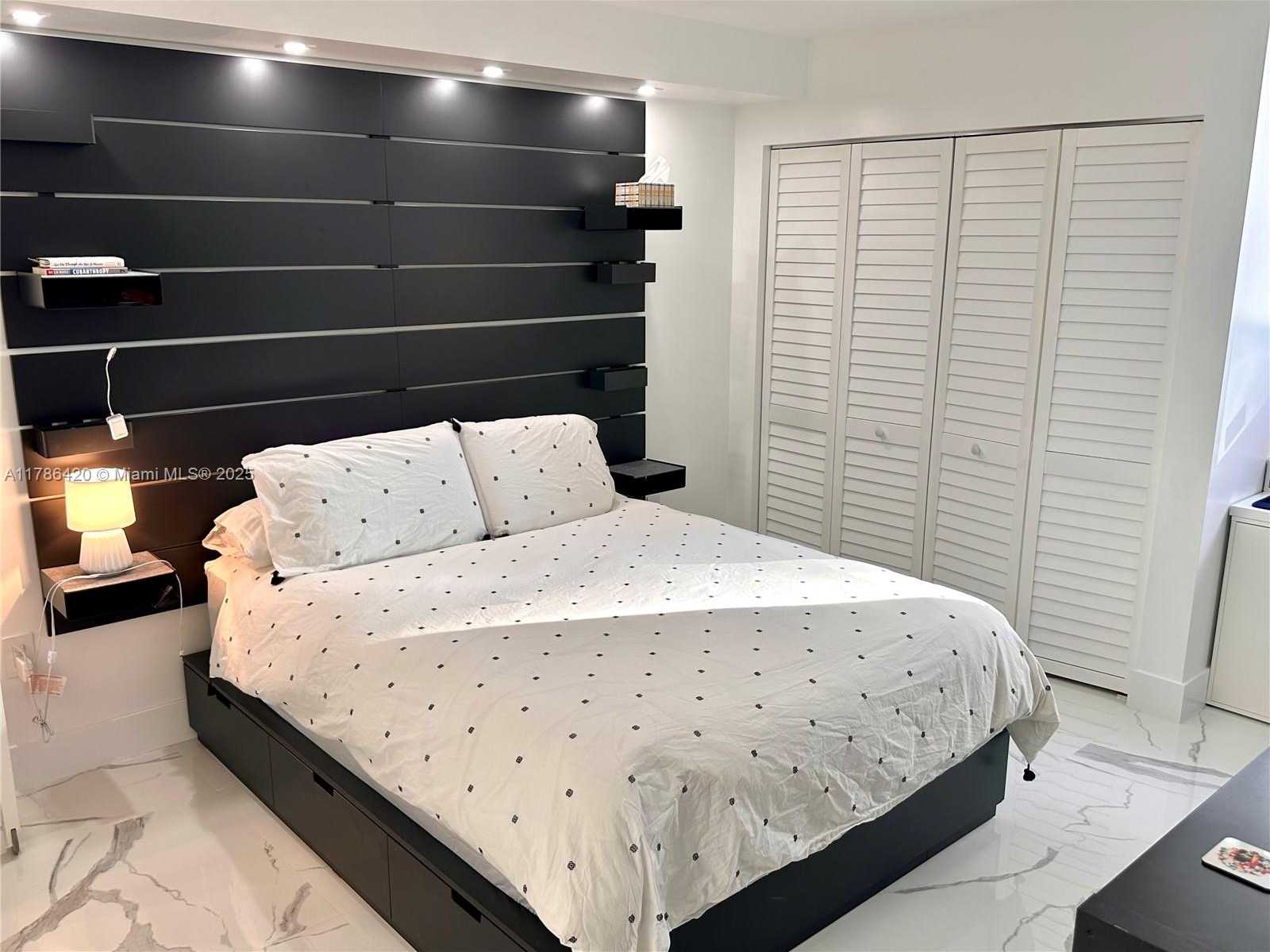Small Image of 2457 COLLINS AVE #408, Miami Beach Number 6