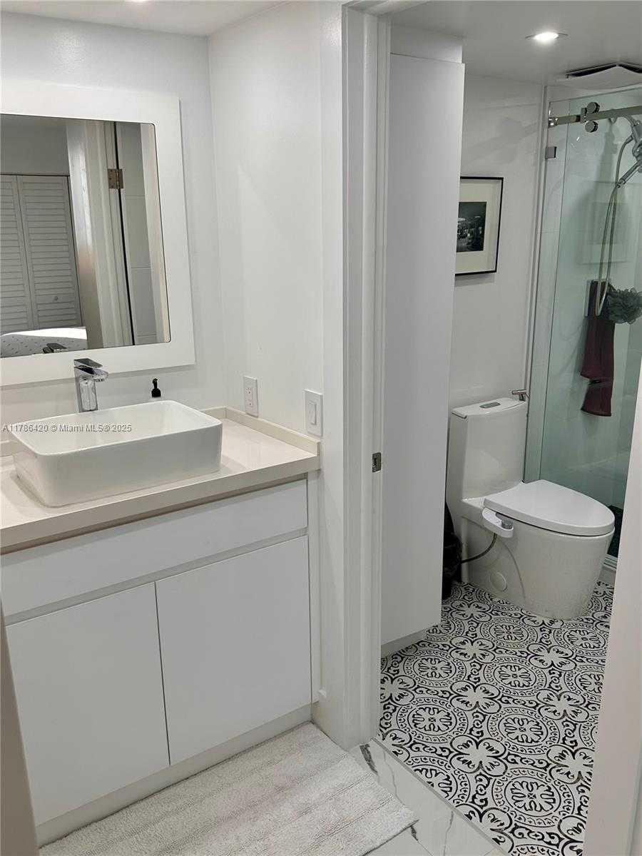 Small Image of 2457 COLLINS AVE #408, Miami Beach Number 7