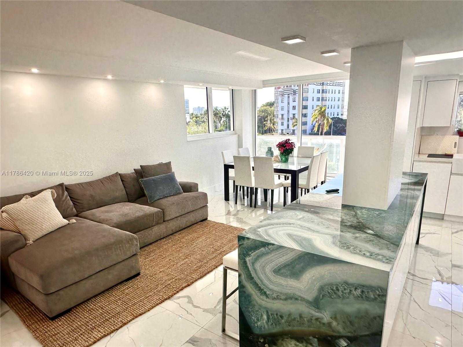 Small Image of 2457 COLLINS AVE #408, Miami Beach Number 9
