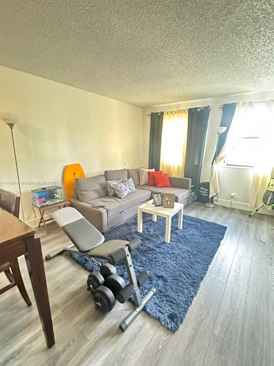 Small Image of 8180 GENEVA CT #323, Doral Number 10