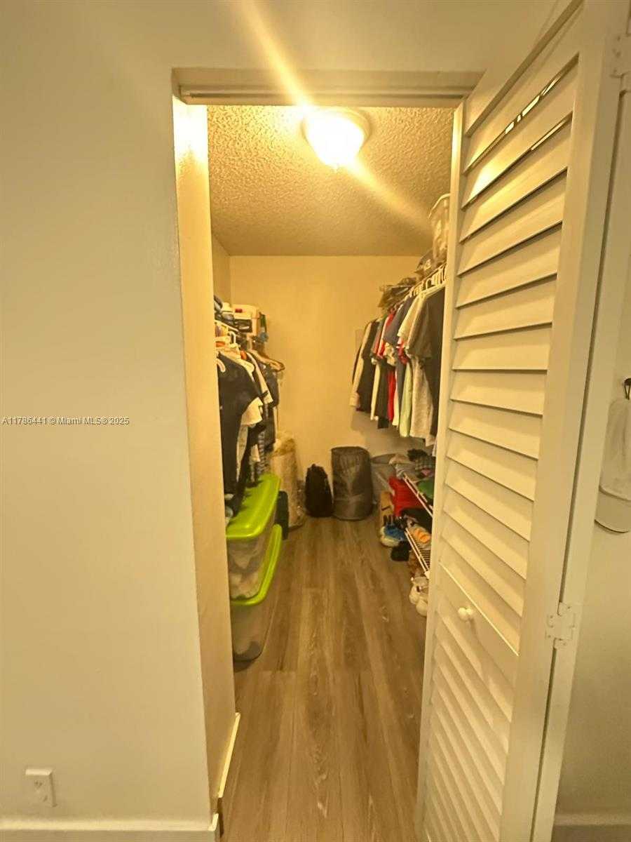Small Image of 8180 GENEVA CT #323, Doral Number 13