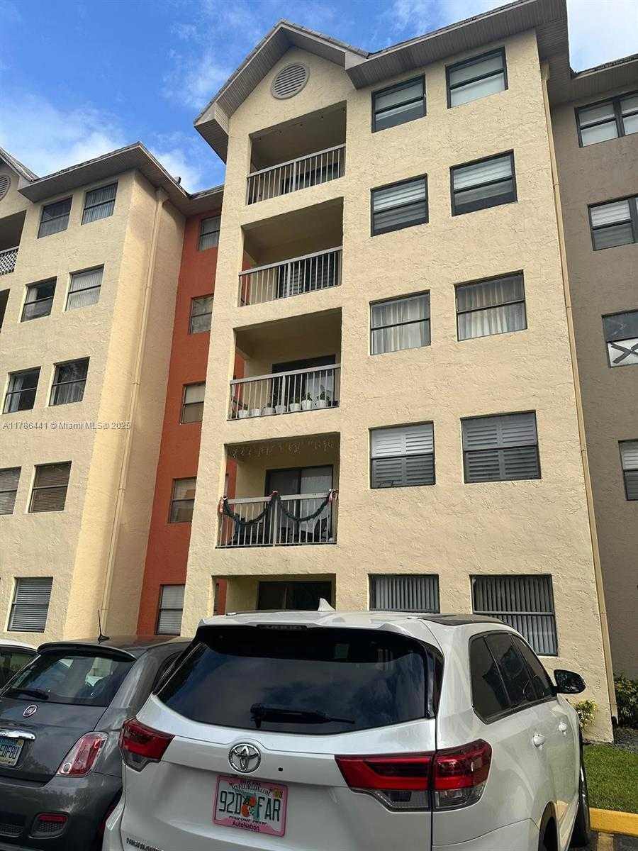 Small Image of 8180 GENEVA CT #323, Doral Number 3
