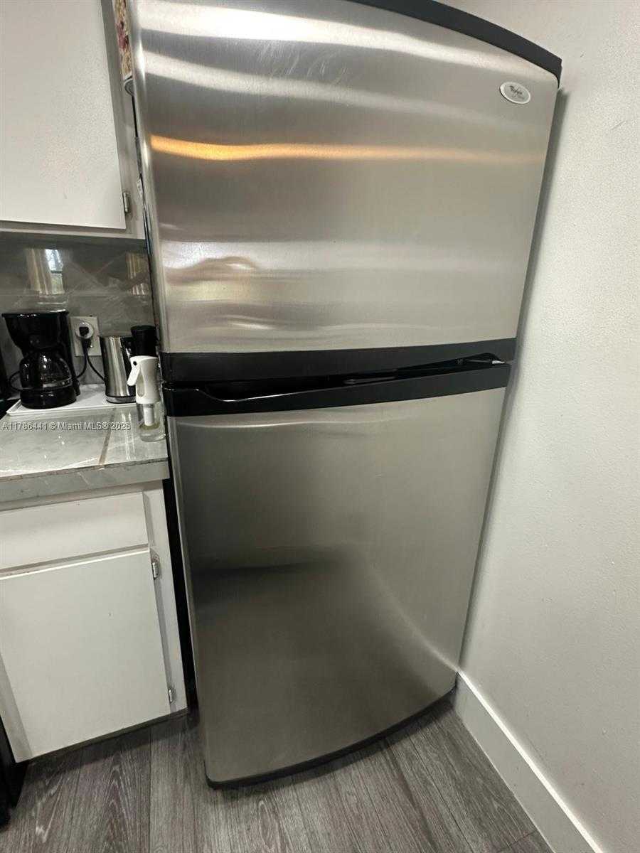 Small Image of 8180 GENEVA CT #323, Doral Number 7