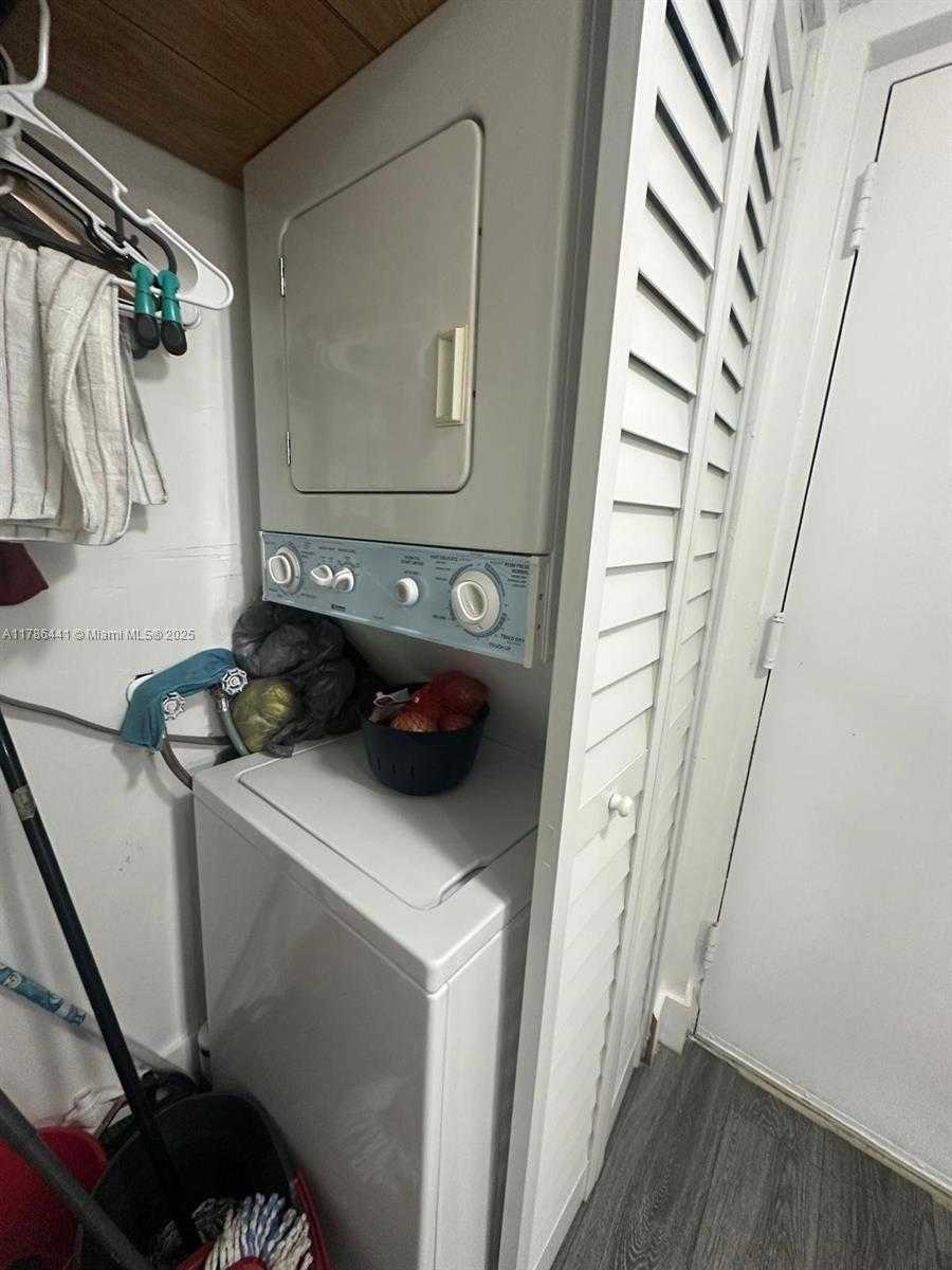 Small Image of 8180 GENEVA CT #323, Doral Number 9