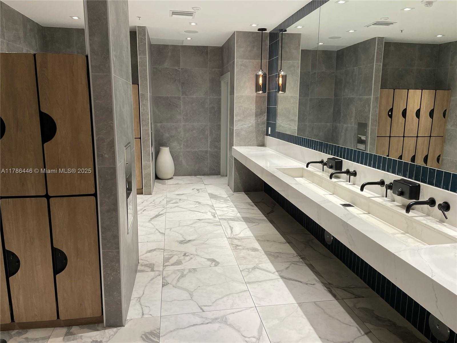 Small Image of 90 SOUTH WEST 3RD ST #1809, Miami Number 31