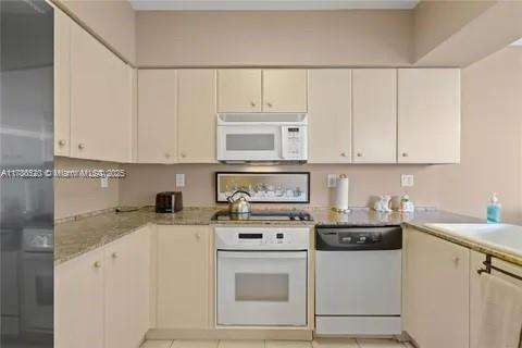 Small Image of 3370 HIDDEN BAY DR #610, Aventura Number 18