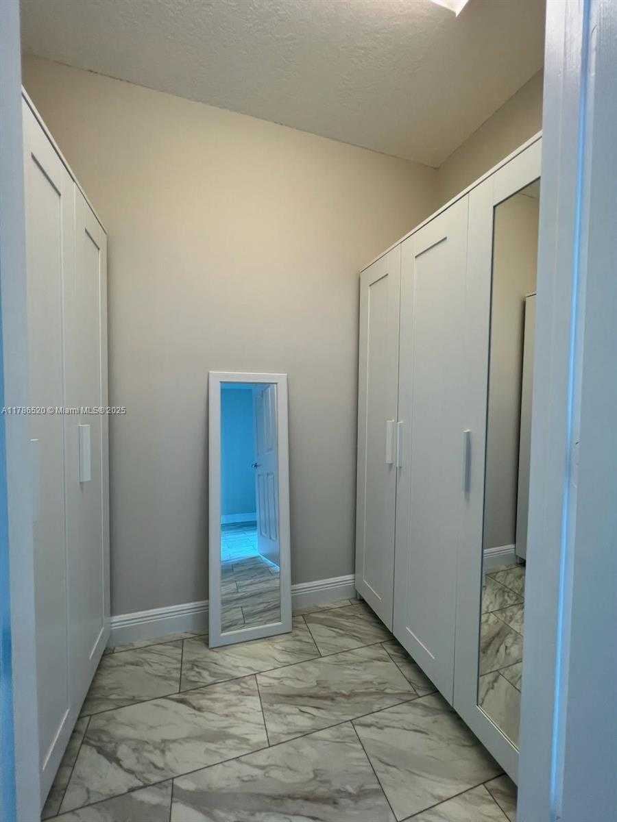 Small Image of 3370 HIDDEN BAY DR #610, Aventura Number 5