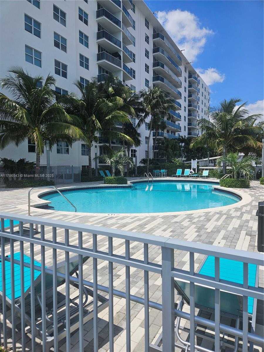 Small Image of 7501 EAST TREASURE DR #1L, North Bay Village Number 17