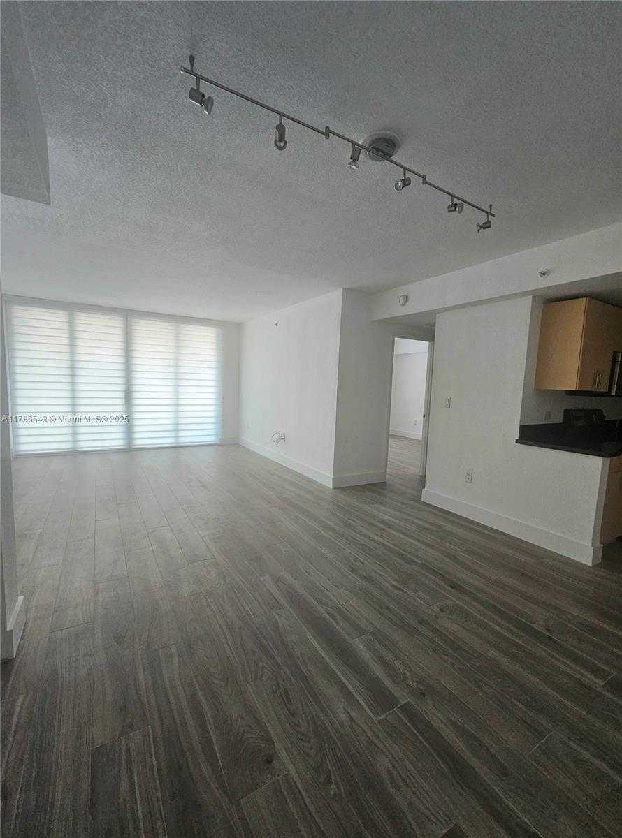 Small Image of 7501 EAST TREASURE DR #1L, North Bay Village Number 25