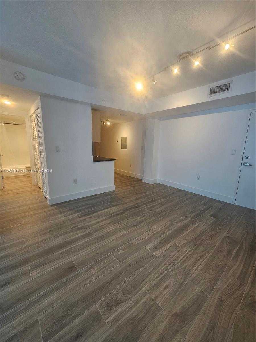 Small Image of 7501 EAST TREASURE DR #1L, North Bay Village Number 27