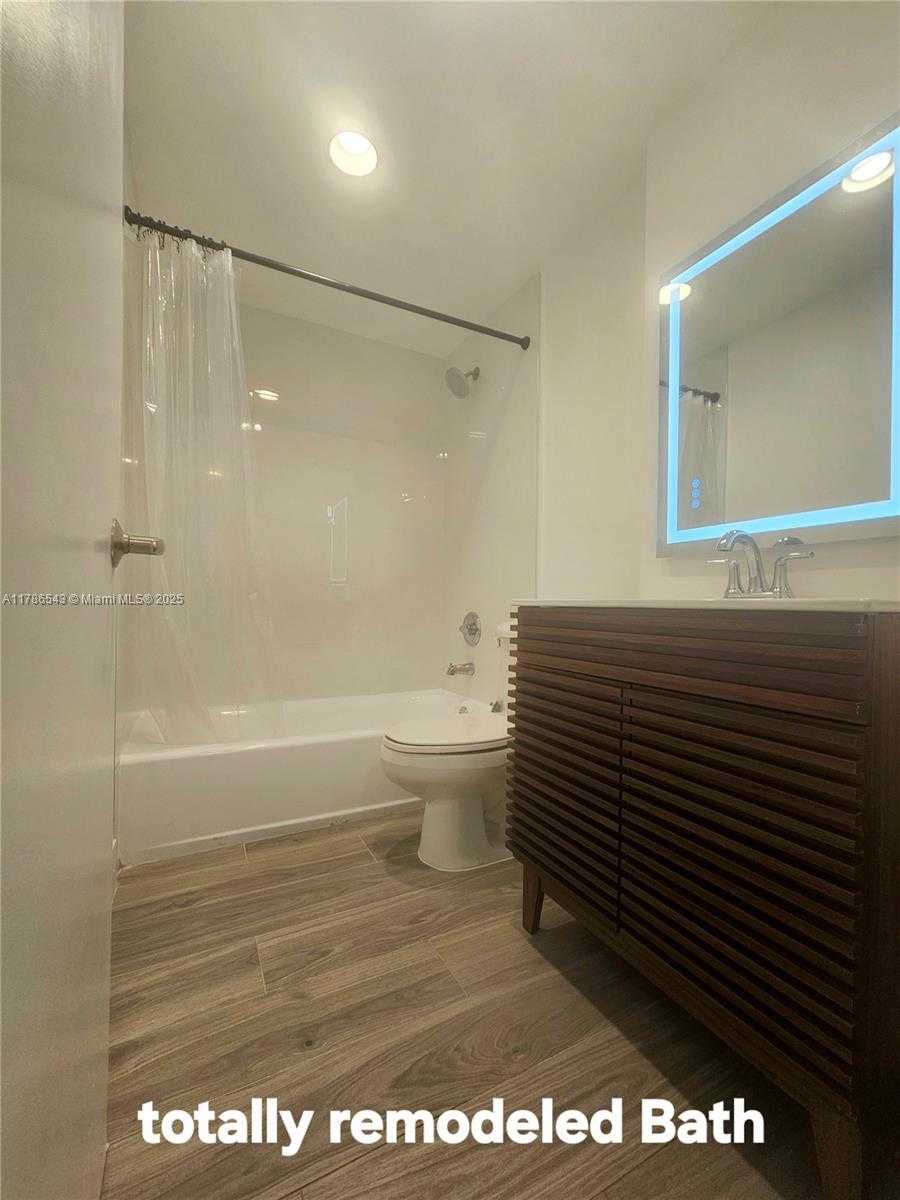 Small Image of 7501 EAST TREASURE DR #1L, North Bay Village Number 43