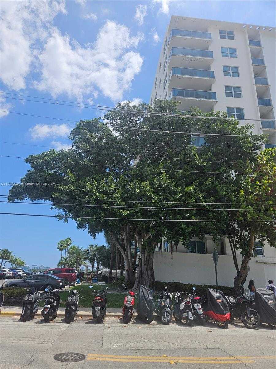 Small Image of 7501 EAST TREASURE DR #1L, North Bay Village Number 49