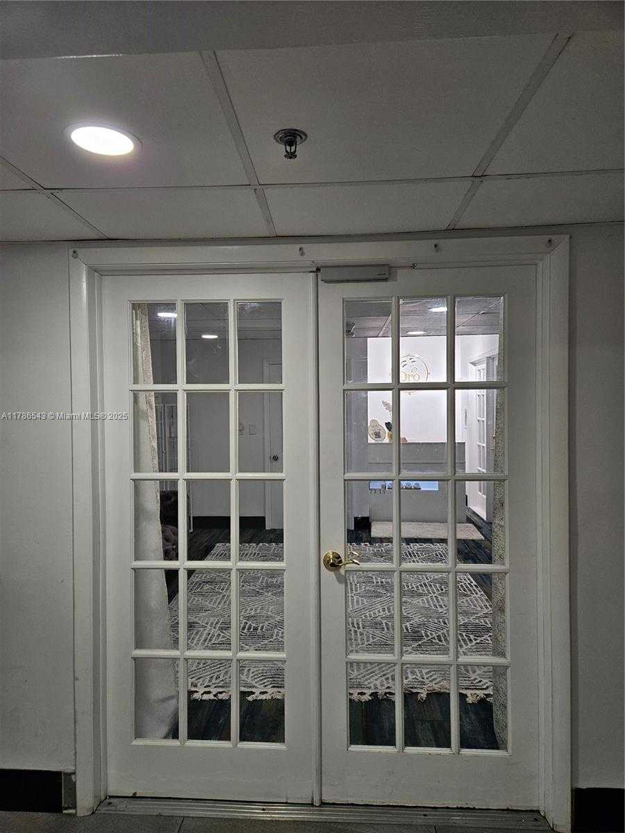 Small Image of 7501 EAST TREASURE DR #1L, North Bay Village Number 5