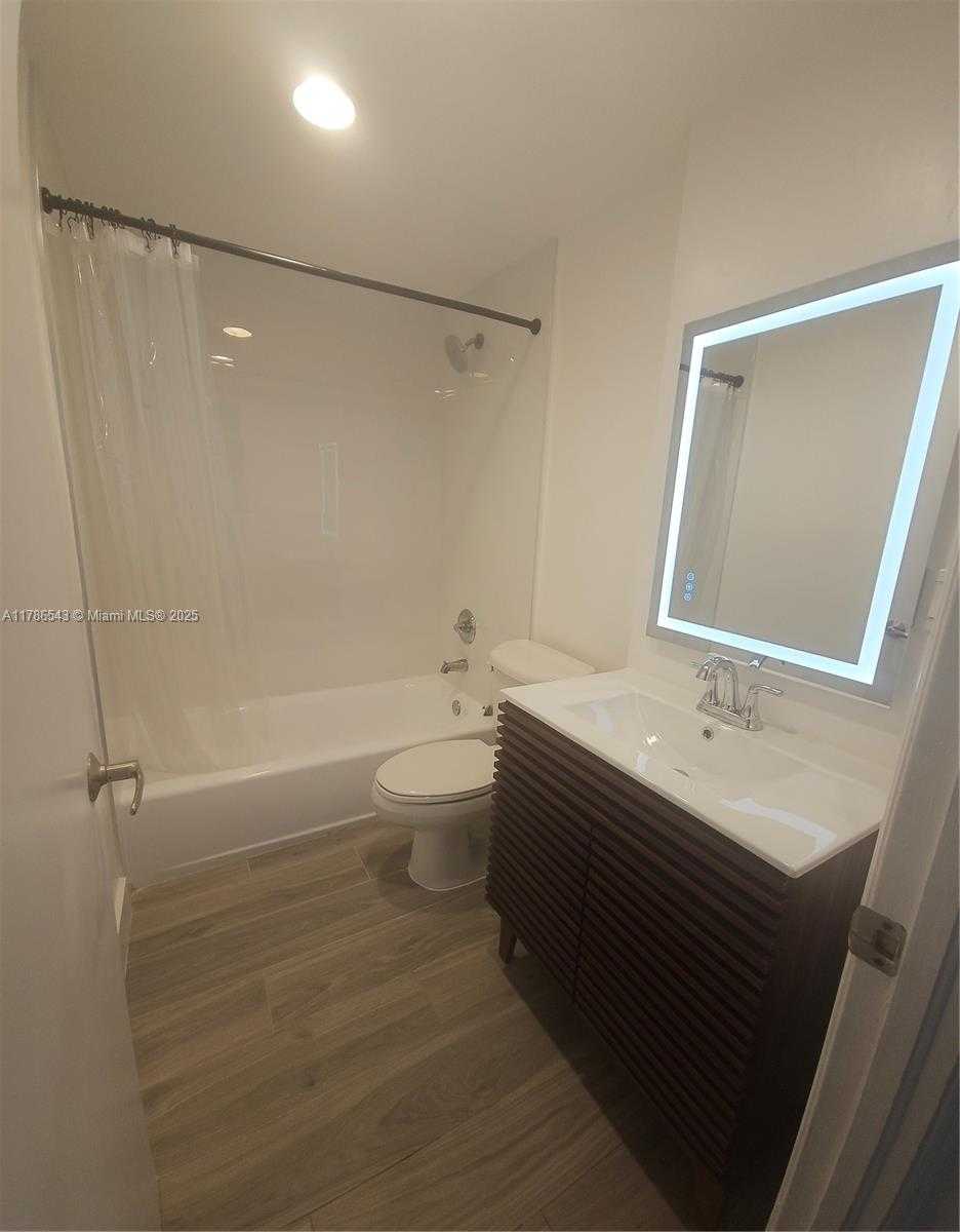 Small Image of 7501 EAST TREASURE DR #1L, North Bay Village Number 62