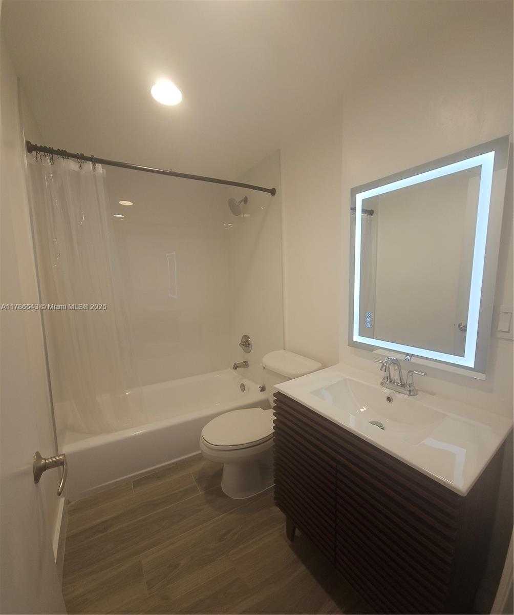 Small Image of 7501 EAST TREASURE DR #1L, North Bay Village Number 63