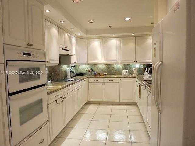 Small Image of 201 CRANDON BLVD #1027, Key Biscayne Number 4