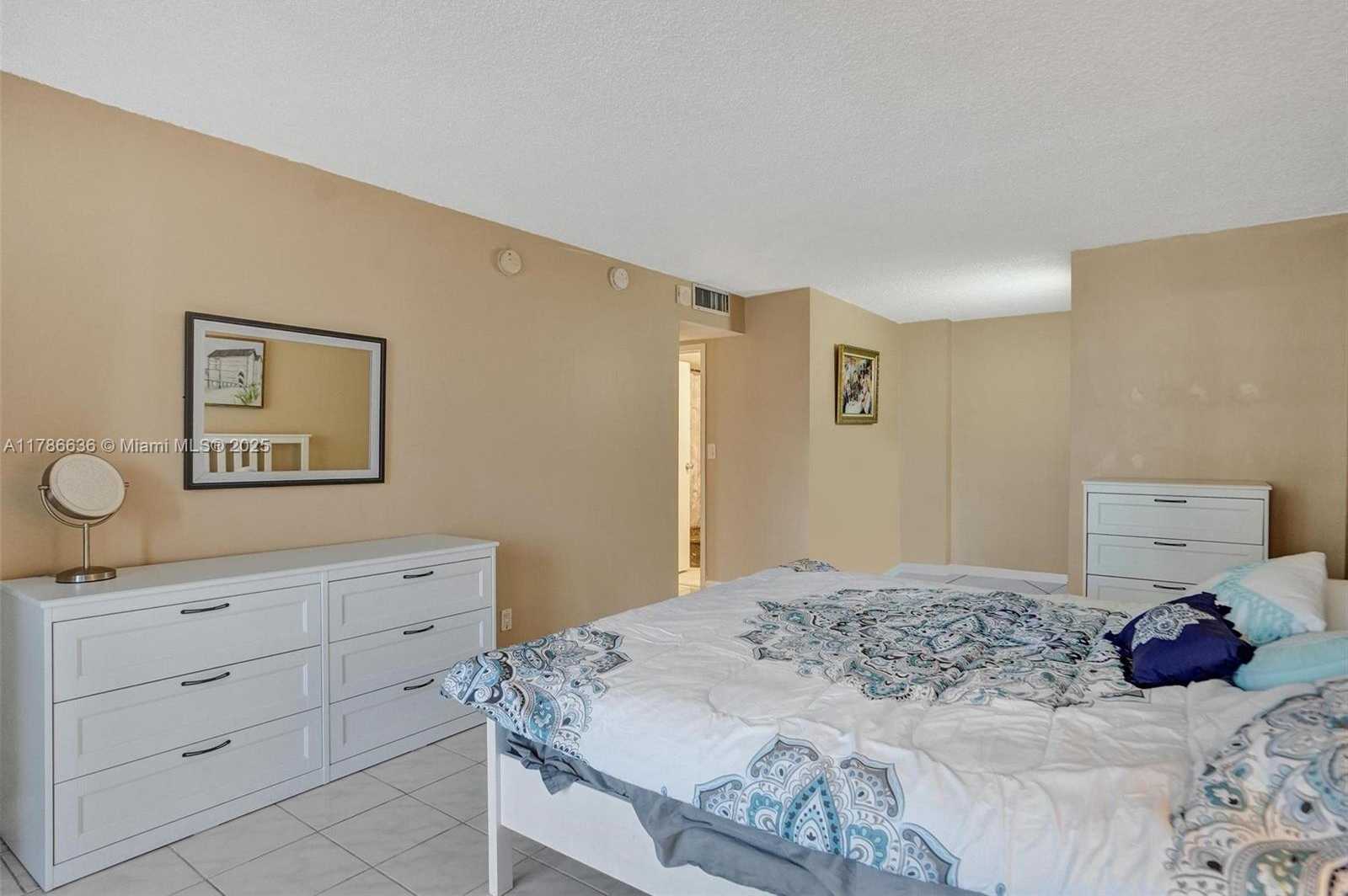 Small Image of 2017 SOUTH OCEAN DR #305, Hallandale Beach Number 16