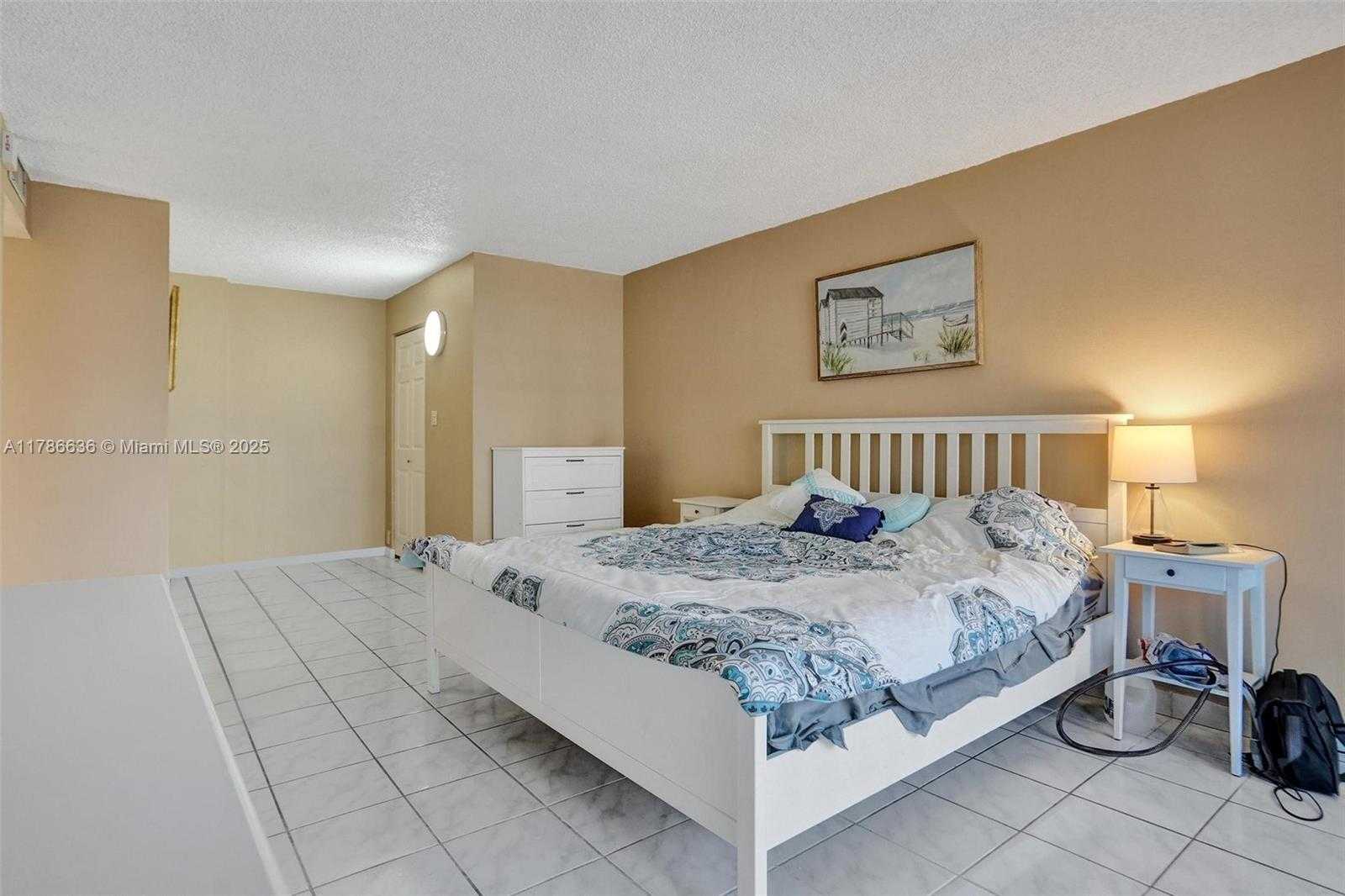 Small Image of 2017 SOUTH OCEAN DR #305, Hallandale Beach Number 4